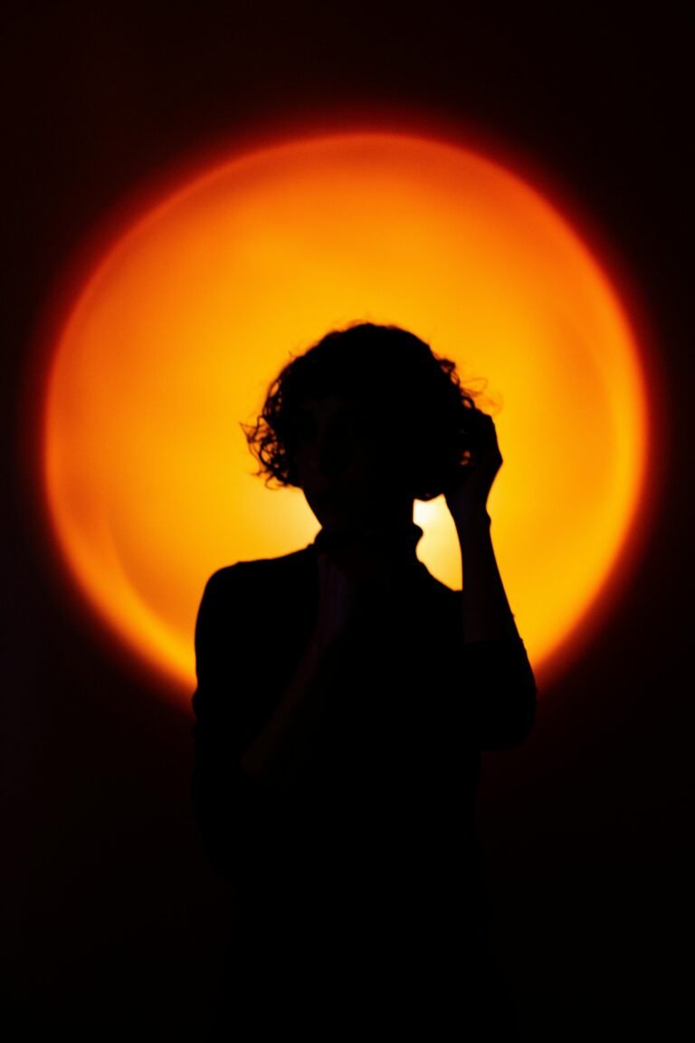 4 Circular-Crop Tricks to Create Unique Profile Pictures