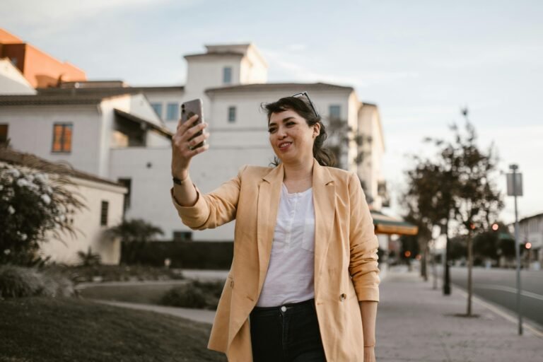 7 Jaw-Dropping WhatsApp DP Ideas That Wow Your Friends